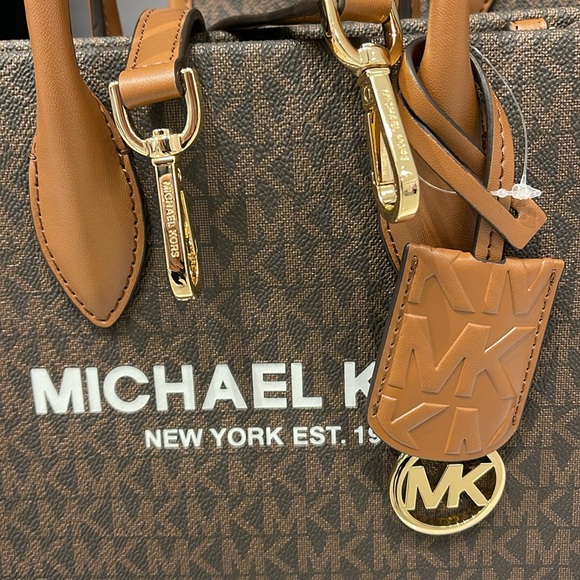 MICHAEL KORS
Mirella Small Logo Crossbody Bag
Brown 
NWT - Picture 2 of 16